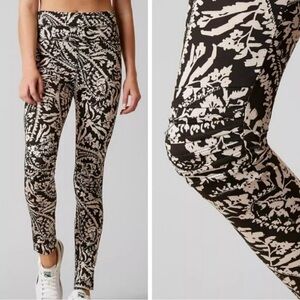 Free People Movment Stylish Black and Cream Patterned Women's Motto Leggings.
